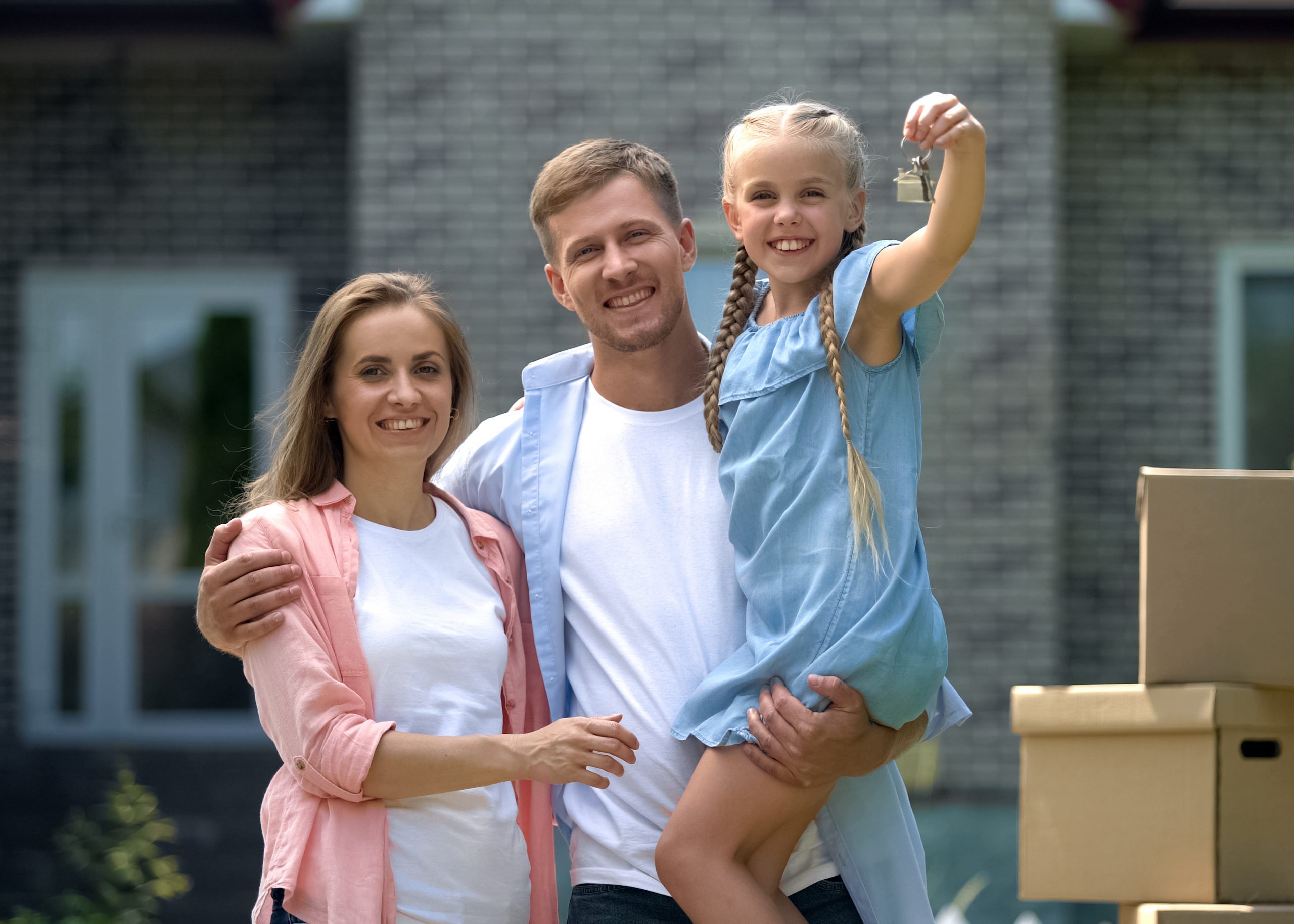 Image of a family standing in front of their home, daughter holding out keys. Links to Fixed-rate mortgages page.