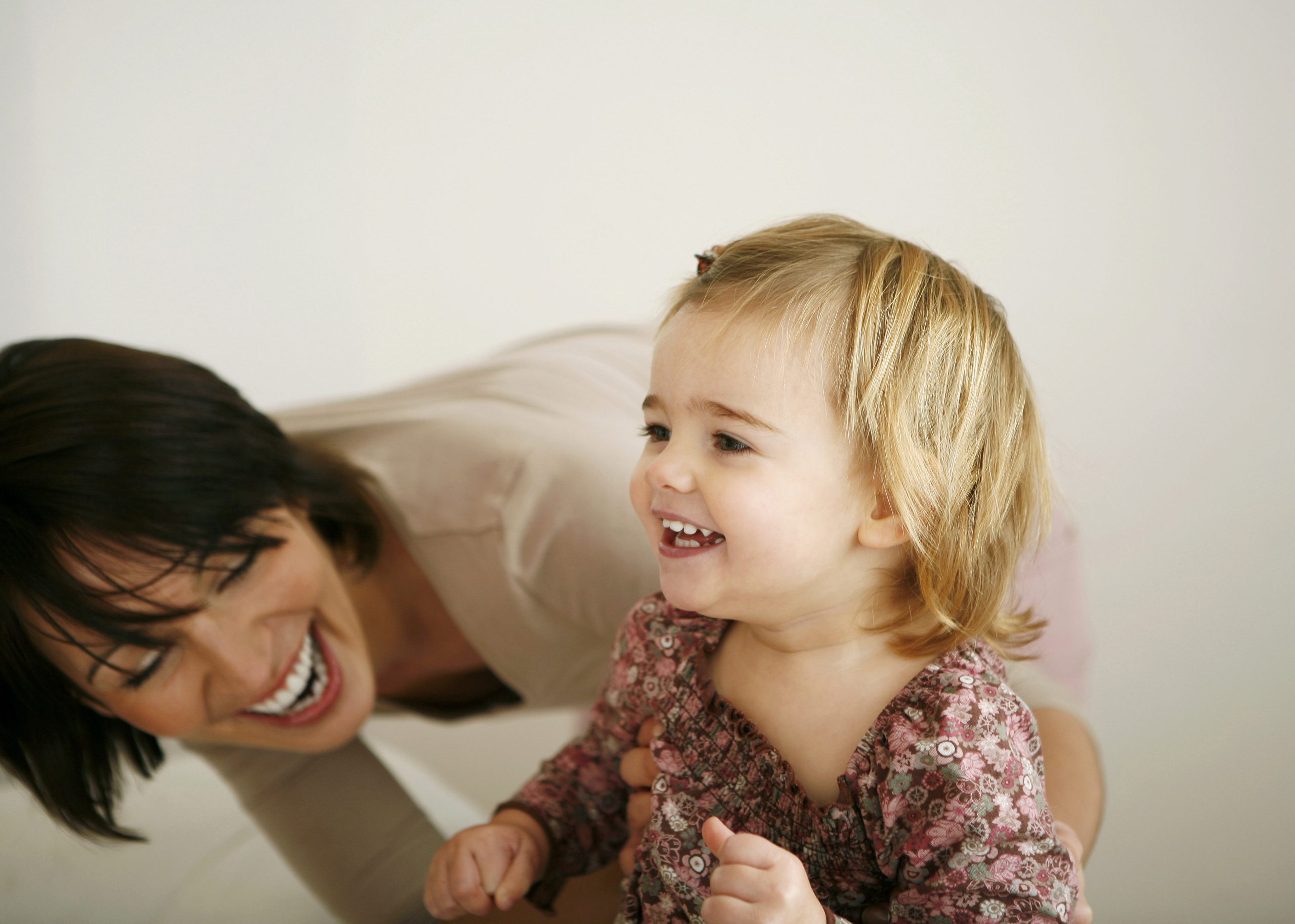 Image of mother and daughter laughing. Link takes you to the Bank of Versailles Next Generation Account page.